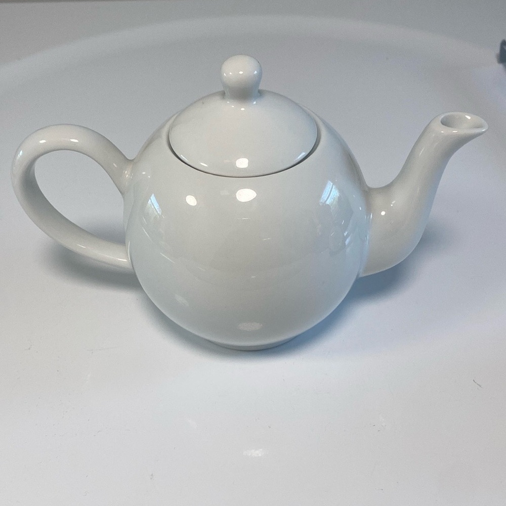 Elegant White Ceramic Teapot PORCELAINE APILCO FRANCE